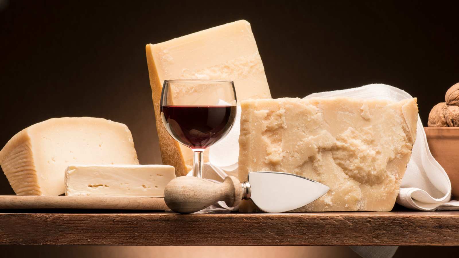 Todo sobre el queso parmesano y otros quesos duros italianos