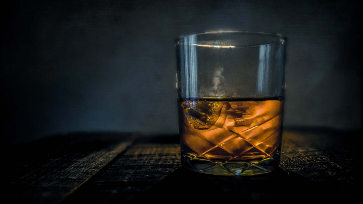 Whisky: Un Viaje por su Rica Historia y Características Únicas