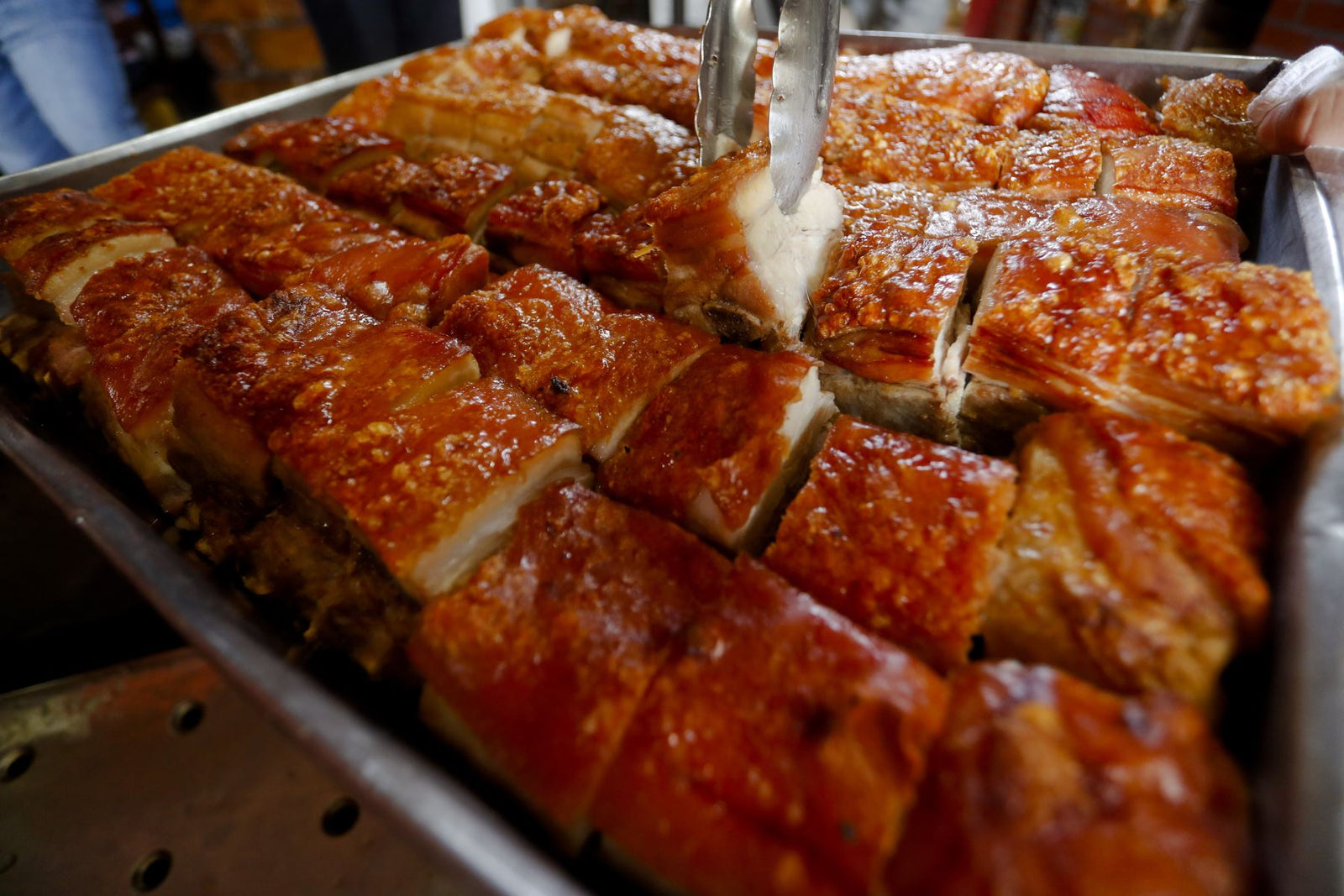 Los Beneficios de Cocinar con la Caja China: Rápido, Sabroso y perfecto para fiestas